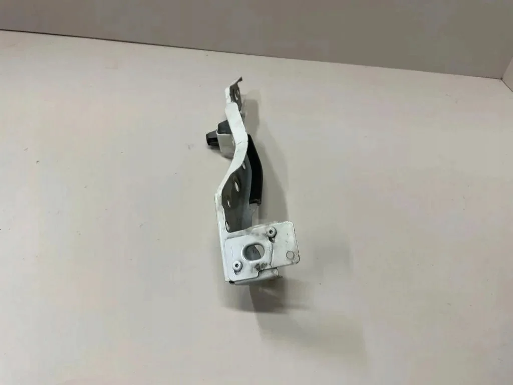 Renault Megane III Headlight Bracket Left Front Used image 3