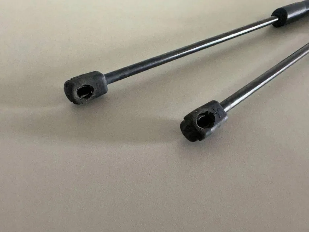 Ammortizzatore cofano VW Polo 6R6827550A