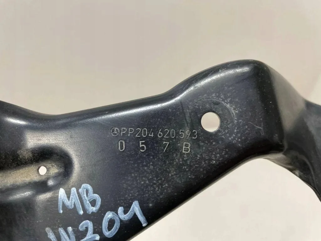 Turvavyön kiinnike vasen etu Mercedes W204