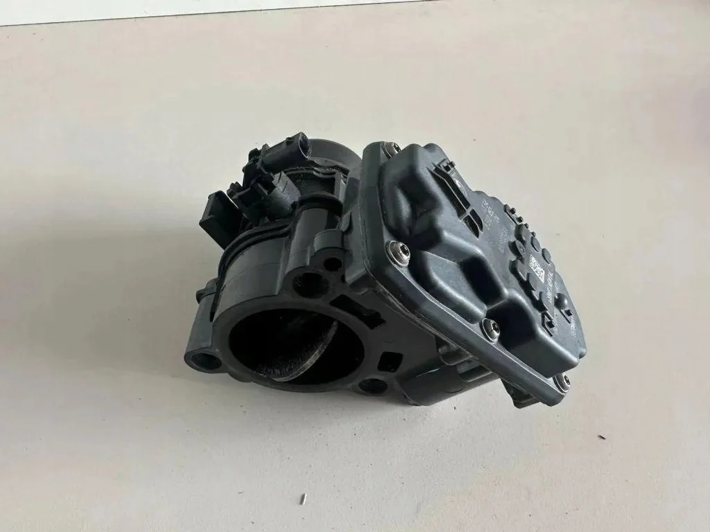 BMW A2C80221201 Spjällhus Begagnad image 3