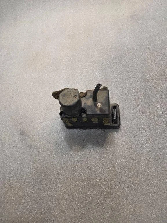 Bomba Vacío Audi 100 443862257B Usada