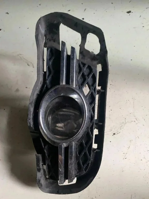 Moldura Grade Farol Mercedes W204 A2048852223