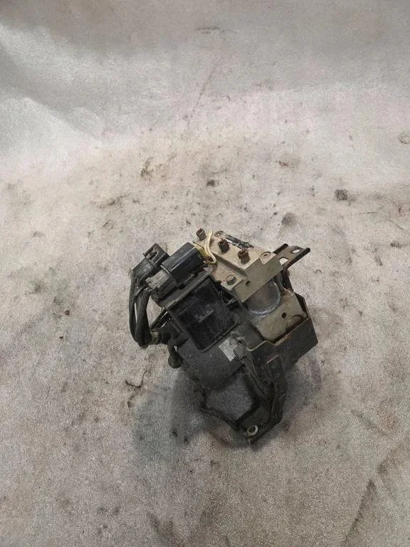 Mitsubishi Pajero II ABS pomp MB668266
