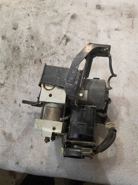 Mitsubishi Pajero II ABS pomp MB668266 image 4