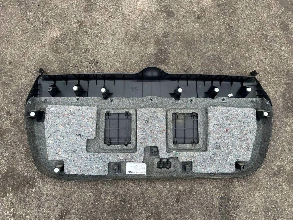 2008 Toyota Avensis T250 Kofferraumklappenverkleidung image 3