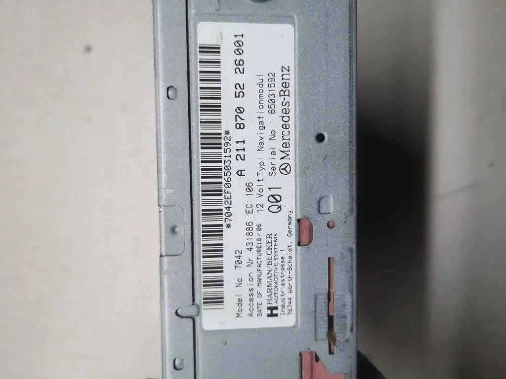 MERCEDES-BENZ E (W211) A2118705226 CD Changer image 5