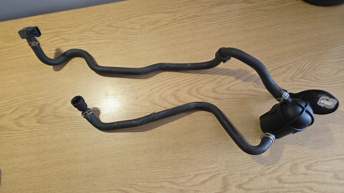 OPEL CORSA E 1.4T POMPA VACUM 39009042