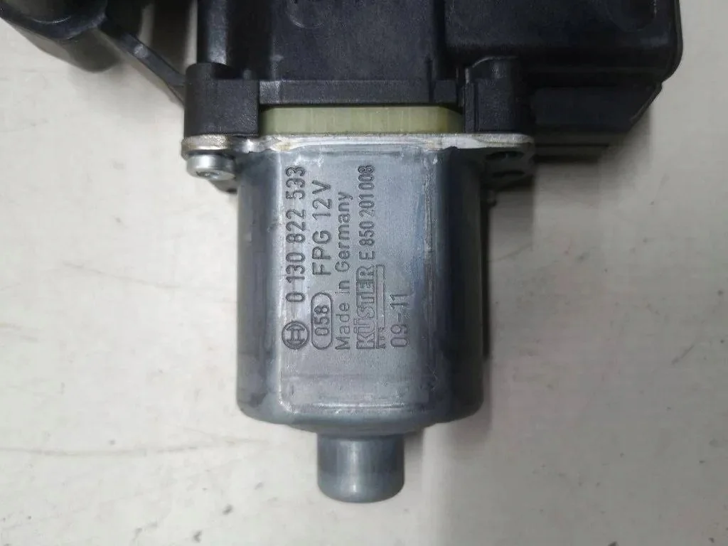 Fönsterhissmotor Polo V Höger Bak 0130822533 image 3