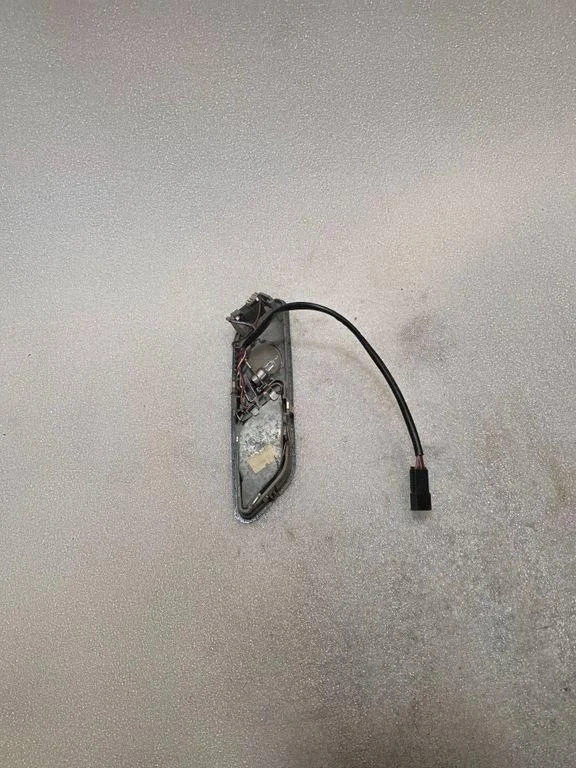 BMW 5 E34 1990 Sisävalo OEM 8355037