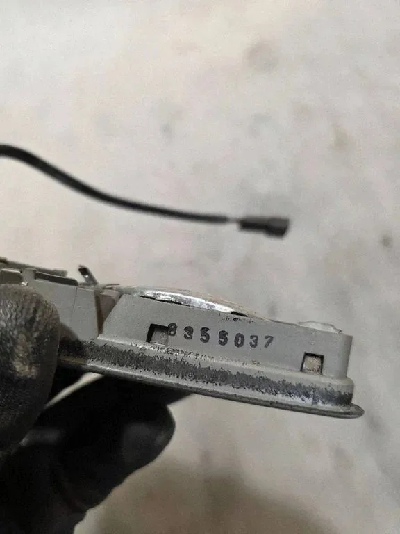 BMW 5 E34 1990 Sisävalo OEM 8355037 image 3