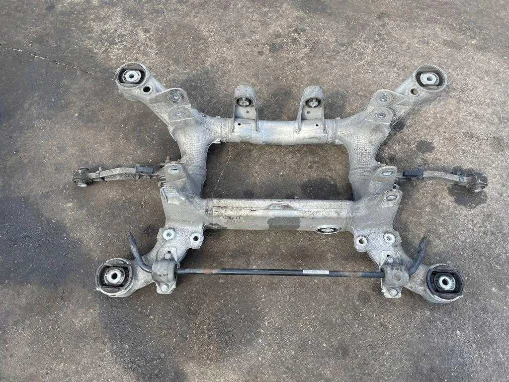 BMW F10 F11 takatukivarsi 6776496
