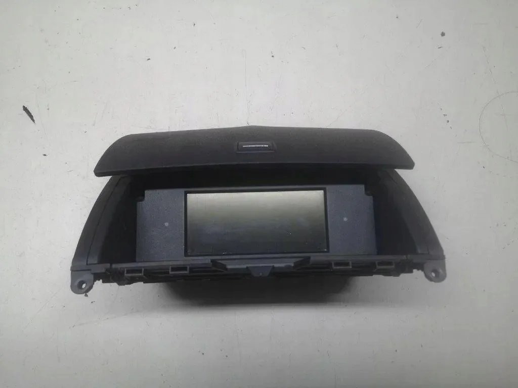 MERCEDES-BENZ C (W204) näyttö A2046800931