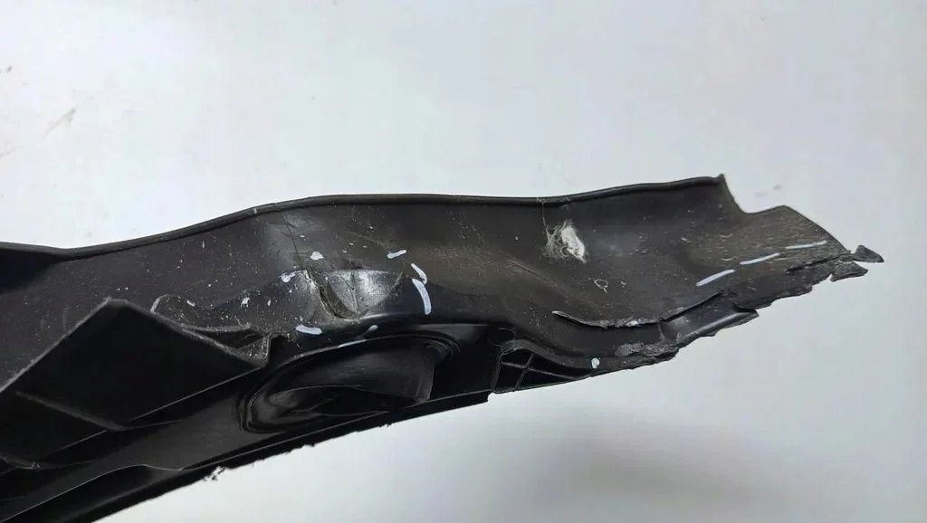 BMW X1 F48 Wischerabdeckung gebraucht OEM 7350591 image 7