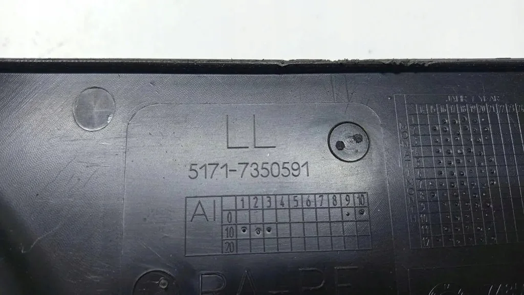 BMW X1 F48 Wischerabdeckung gebraucht OEM 7350591 image 8