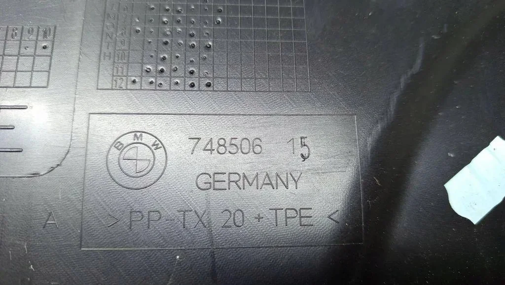 BMW X1 F48 Wischerabdeckung gebraucht OEM 7350591 image 9