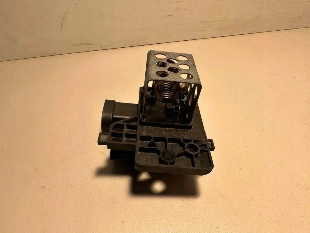 Resistor Dacia Sandero III 1.0 TCE 255503792R image 3