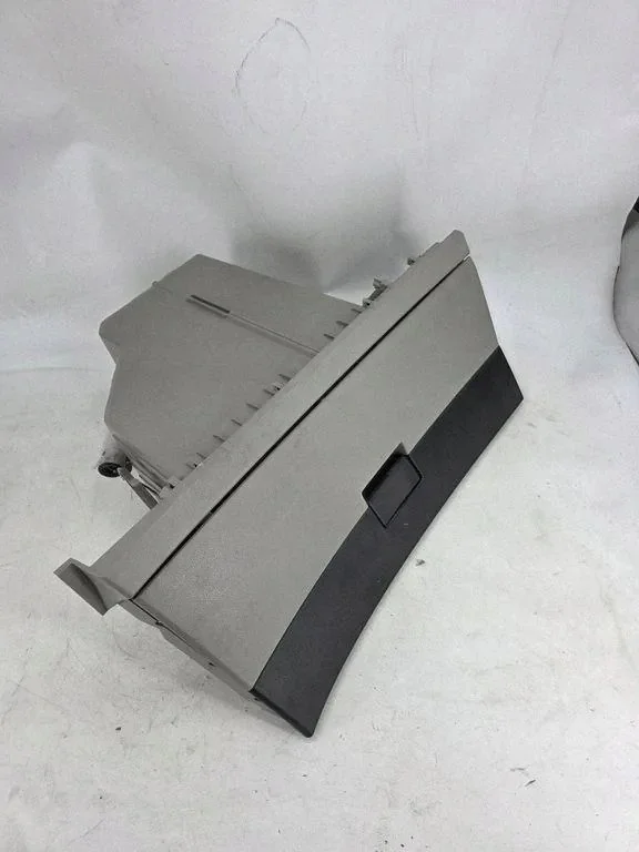 Nissan Rogue Handschuhfach 68520JM00A image 2