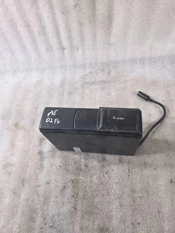 Audi OE 4B0035111A - Trocador de CDs Usado