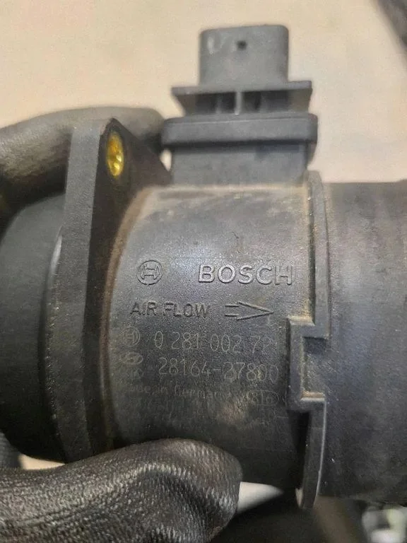 Kia Sorento 2.5 CRDI Mass Air Flow Sensor image 4