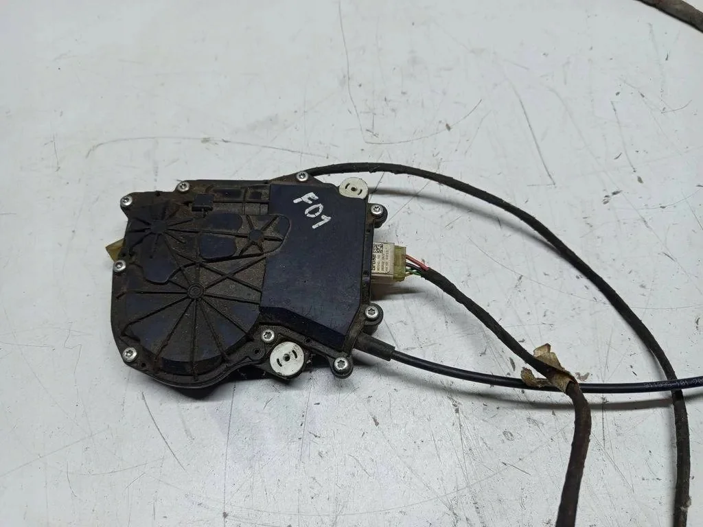 BMW 3 F31 Trunk Latch Closer OEM 967043