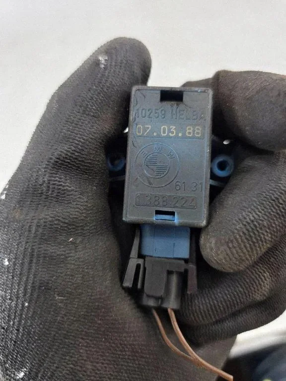 BMW E32 E34 E31 Modulo Interruttore 61311388224 OE image 4