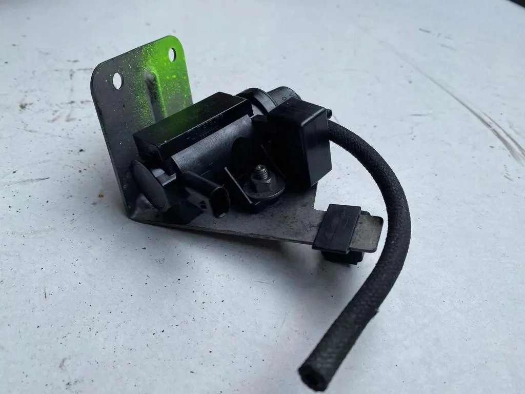 BMW 3 E92 E93 Turbo Wastegate Regulator image 3