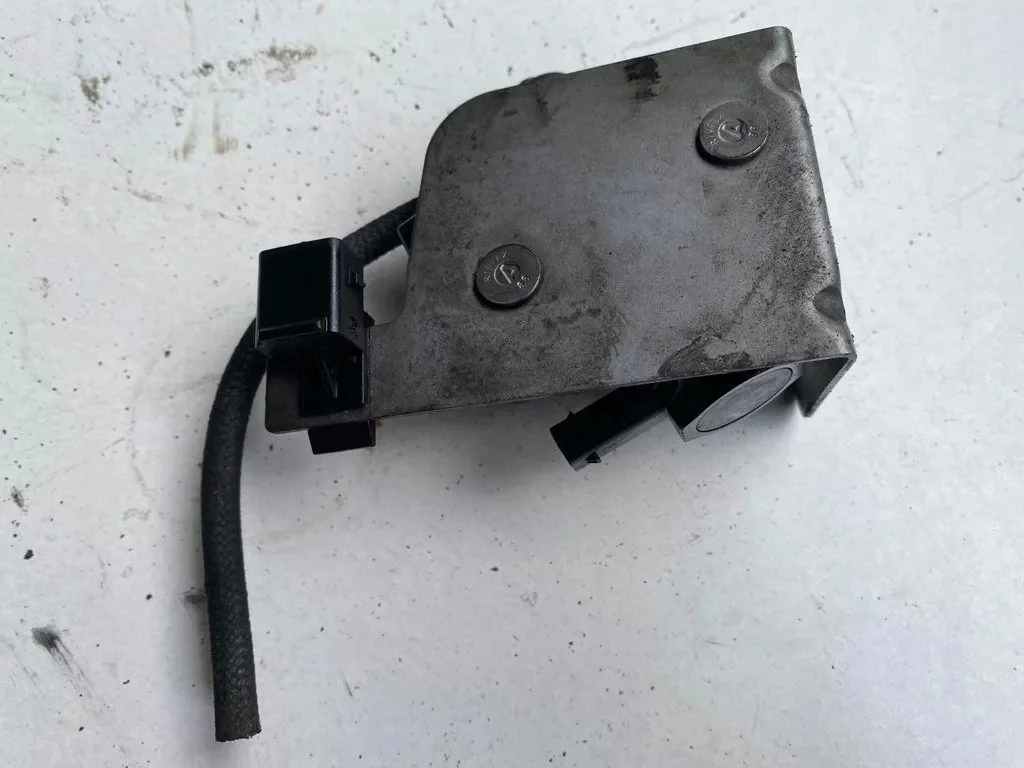 BMW 3 E92 E93 Turbo Wastegate Regulator image 4