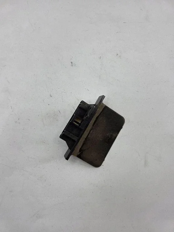 Nissan Almera Tino Värmarresistor 27150 image 3