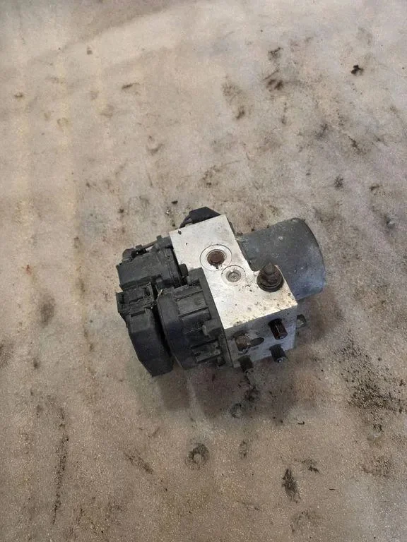 ABS Pump Nissan Navara D22 2.5L Diesel 2001