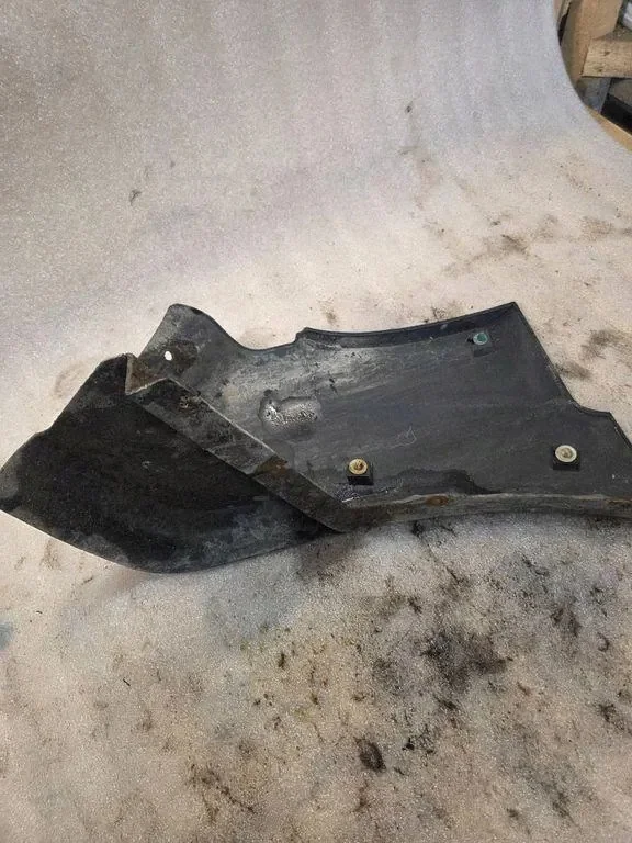 Acabamento Para-lama Mitsubishi Pajero II MR438733 image 3