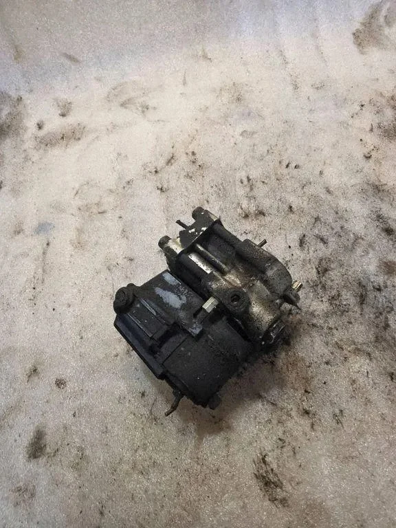 BMW 7 E32 ABS Pump 0265201022 image 4