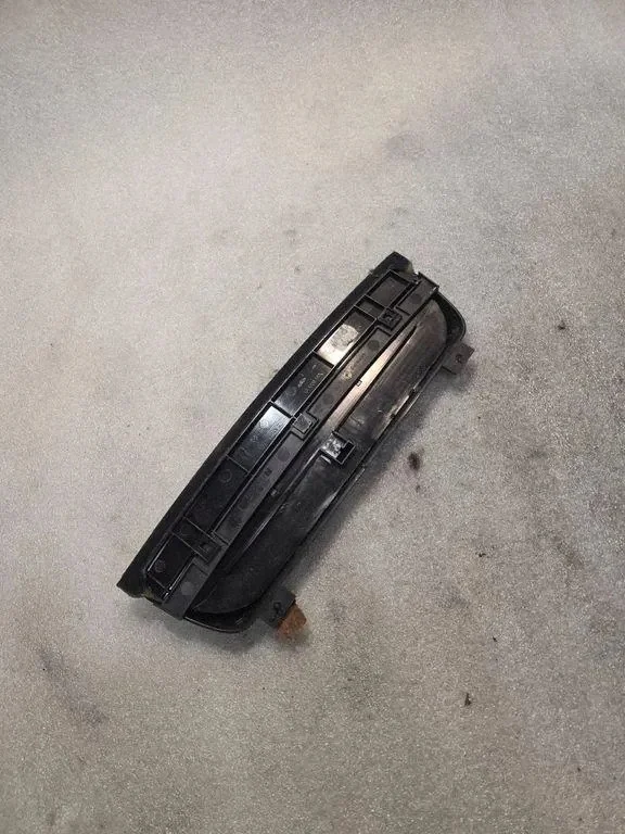 VW 3B5945135C Stop Light - Used image 3
