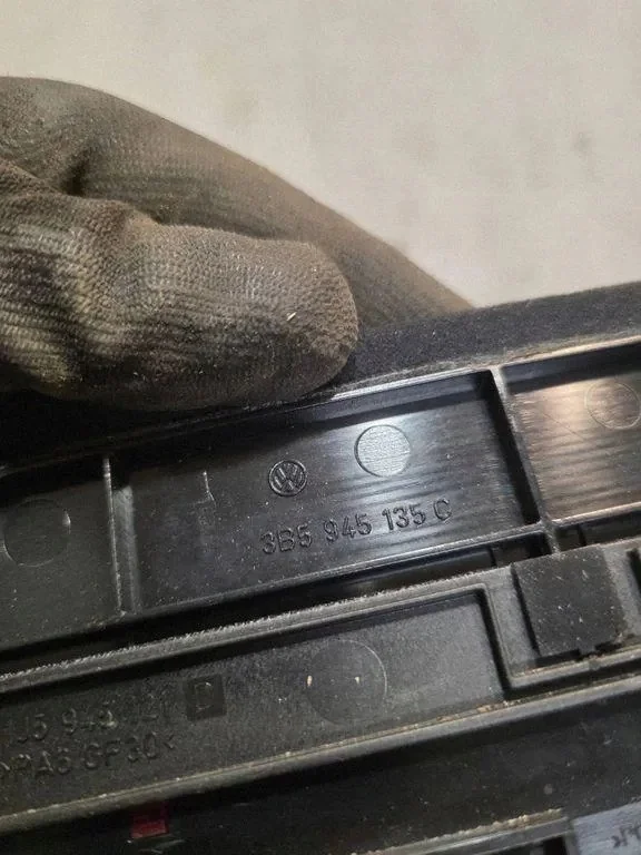 VW 3B5945135C Stop Light - Used image 4