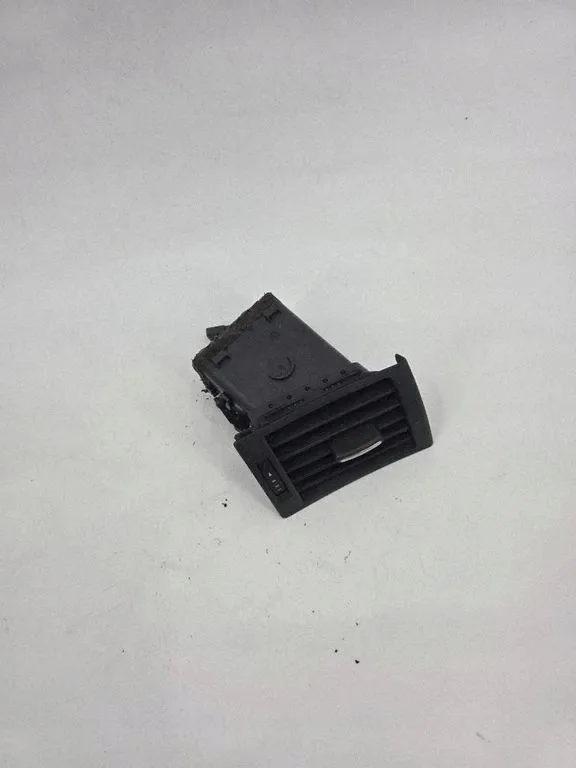 Audi A4 B7 8E0820902F - aérateurs tableau de bord