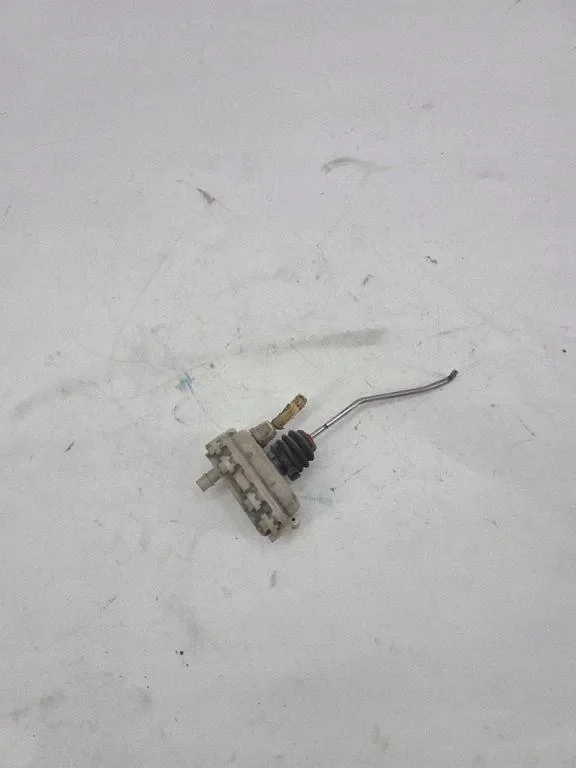 Vakuum pump för centrallås Audi A6 C4