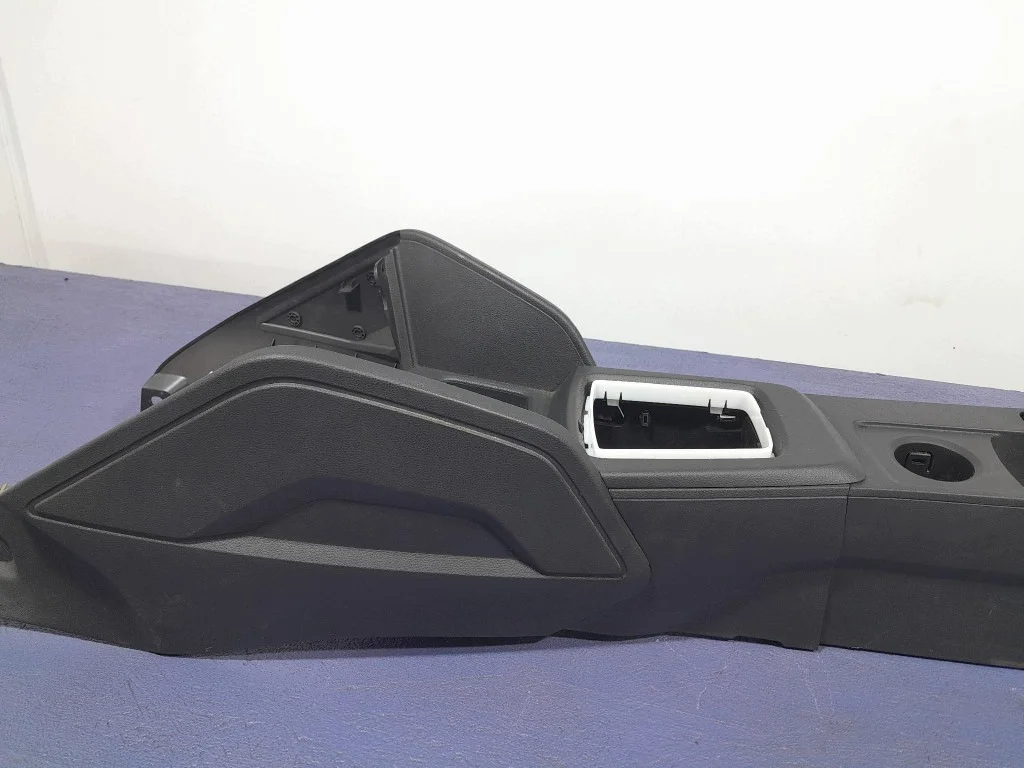 Dacia Duster II Mittkonsol Armstöd image 3