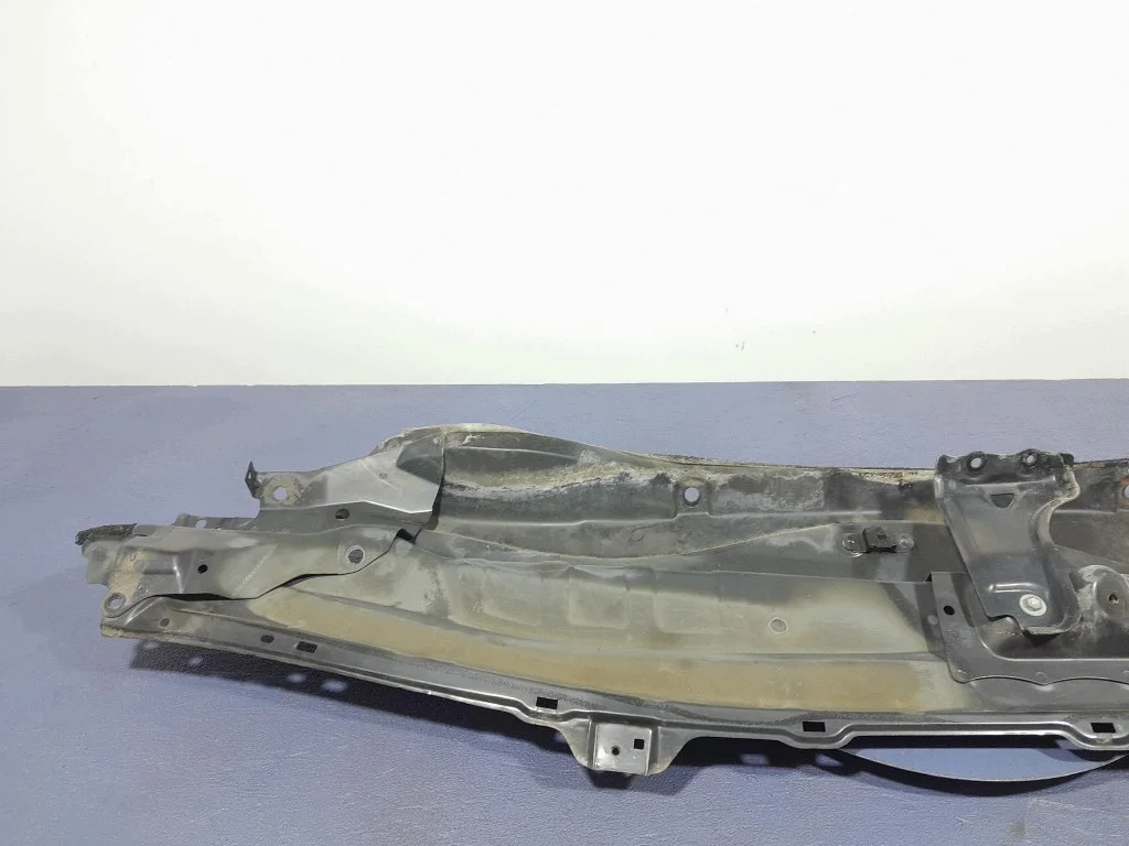 Toyota Auris I 06 - Nedre vindrutepanel Metall