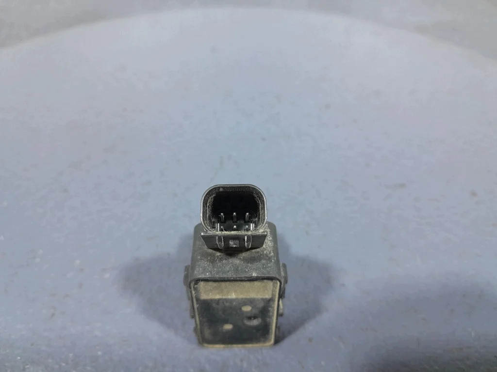 Toyota Corolla E21 PDC Sensor Used L-349026- image 3