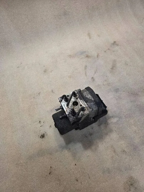 Pompe ABS Audi 8E0614111C occasion image 3