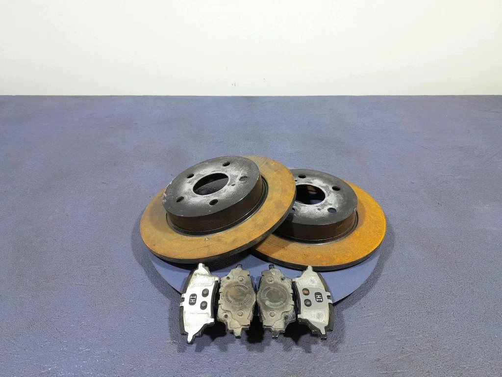 Disques de frein arrière Toyota Corolla XII E21
