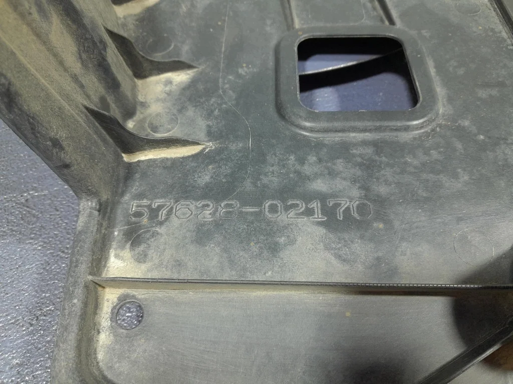 Skydd under bil Toyota Corolla E21 vänster bak image 4