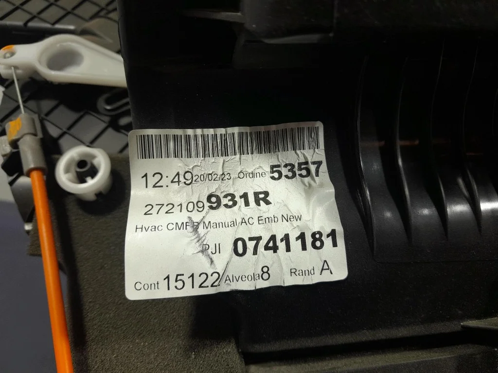 Dacia Duster II lämmitin 272109931R image 5