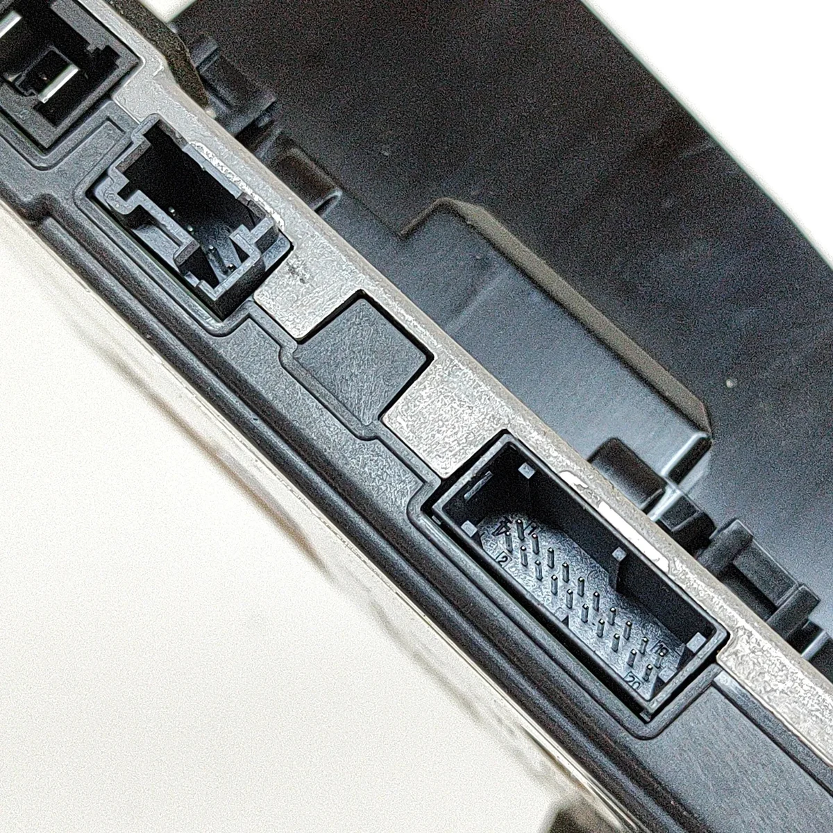 Antena Polestar 2 Usada OEM 32334072 image 4