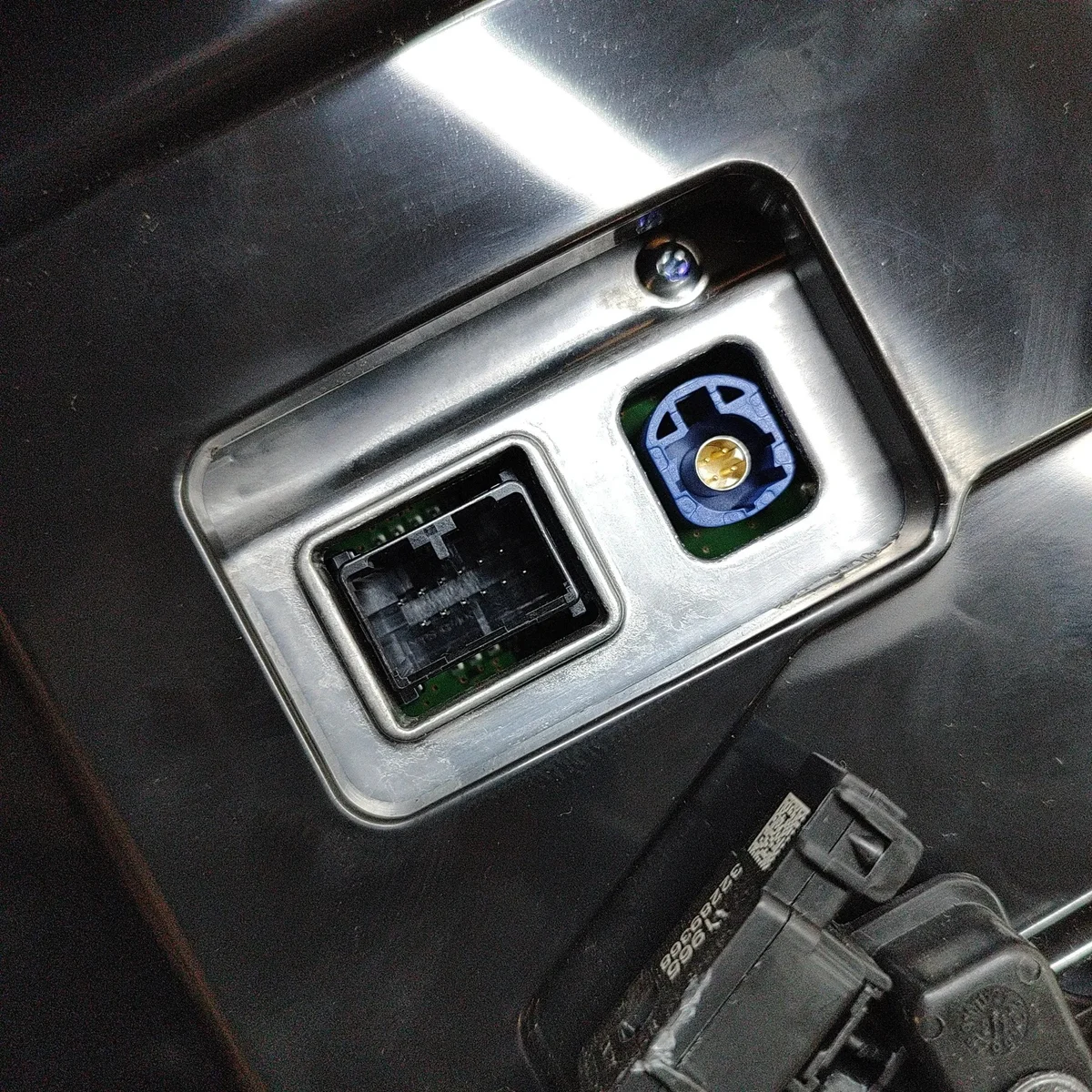 Écran de navigation Polestar 2 (P) - OEM 32247037 image 3
