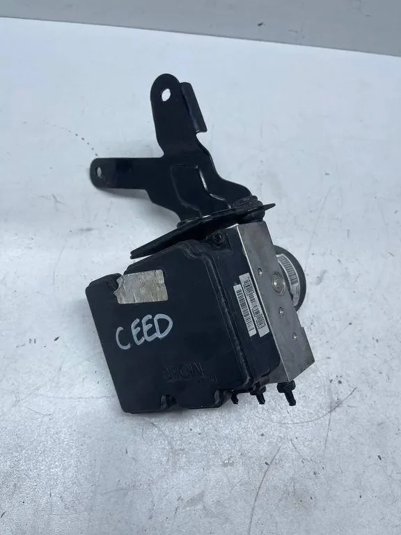 ABS-pumppu Kia Cee'd JD A258930600