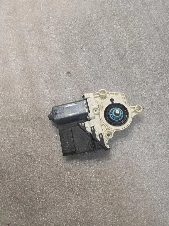 VW TOURAN (1T3) takalasin moottori OEM 1K0959704E