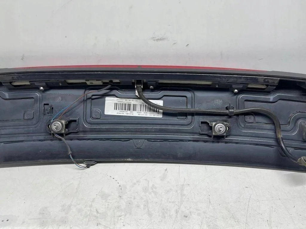Spoiler coffre BMW 5 Touring F11 OEM 7234682 image 7