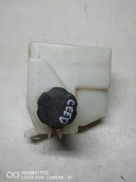 Kia 25430A2000 vesisäiliö, jäähdytin