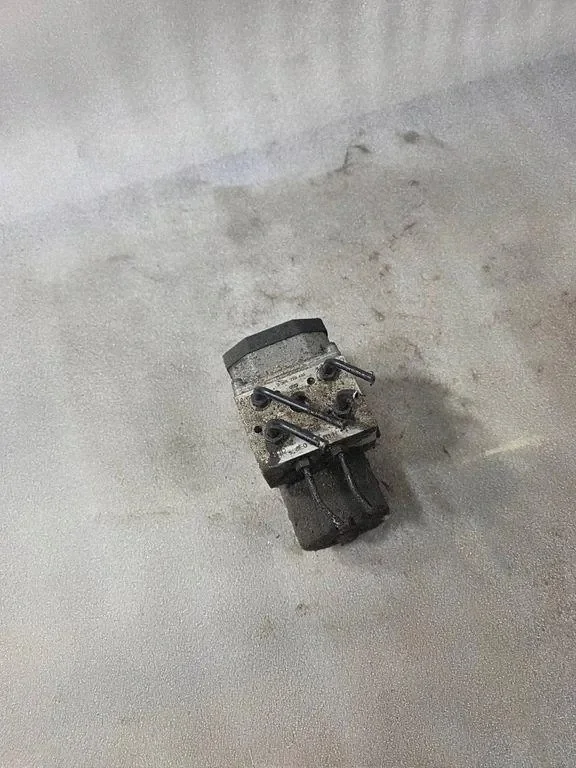 Volkswagen ABS-pumppu 8E0614111T