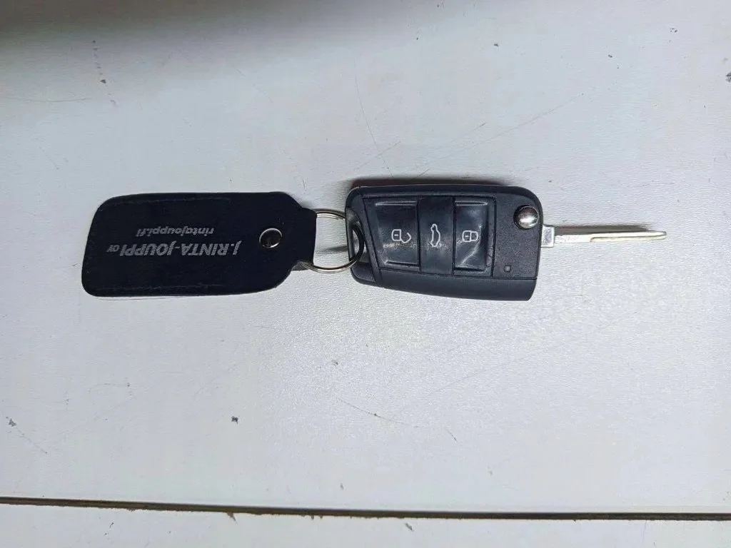 VW Polo Golf Seat Key Fob 2G6959752 Used